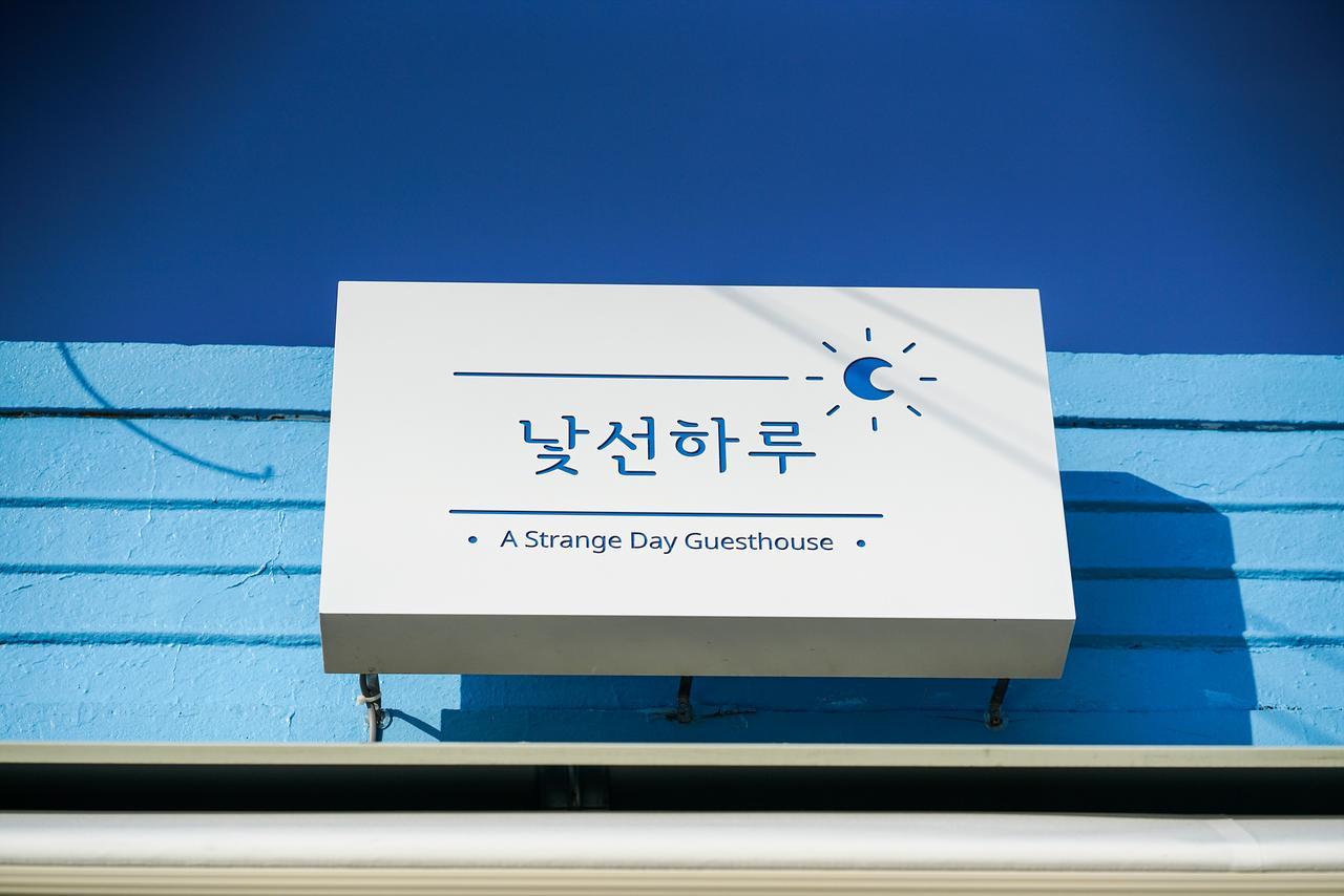 Hotel A Strange Day à Seogwipo Extérieur photo