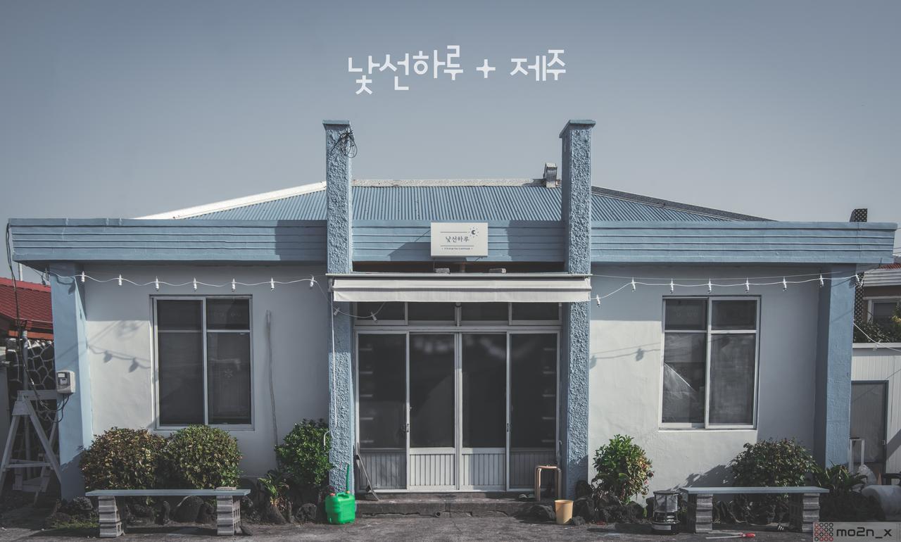 Hotel A Strange Day à Seogwipo Extérieur photo