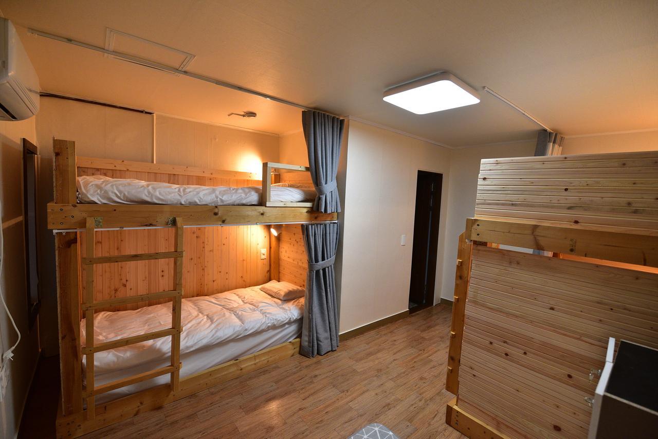 Hotel A Strange Day à Seogwipo Extérieur photo